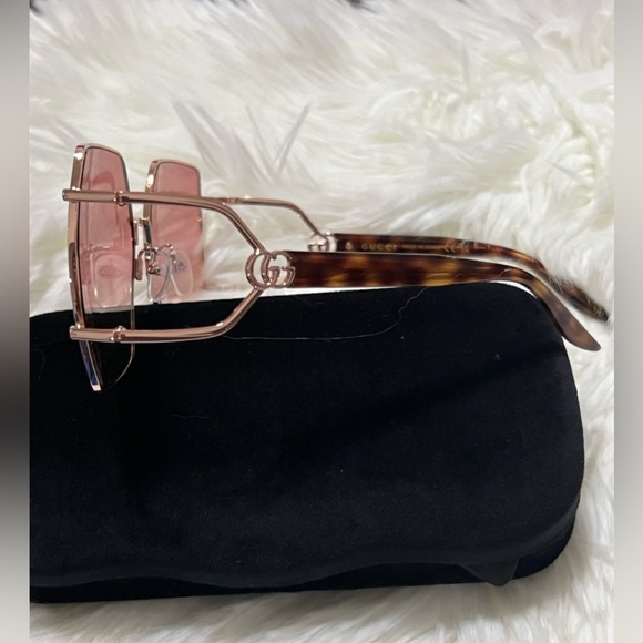 GUCCI Pink Gradient Butterfly Ladies Sunglasses
GG1564SA 004 61 Brand New main image 11